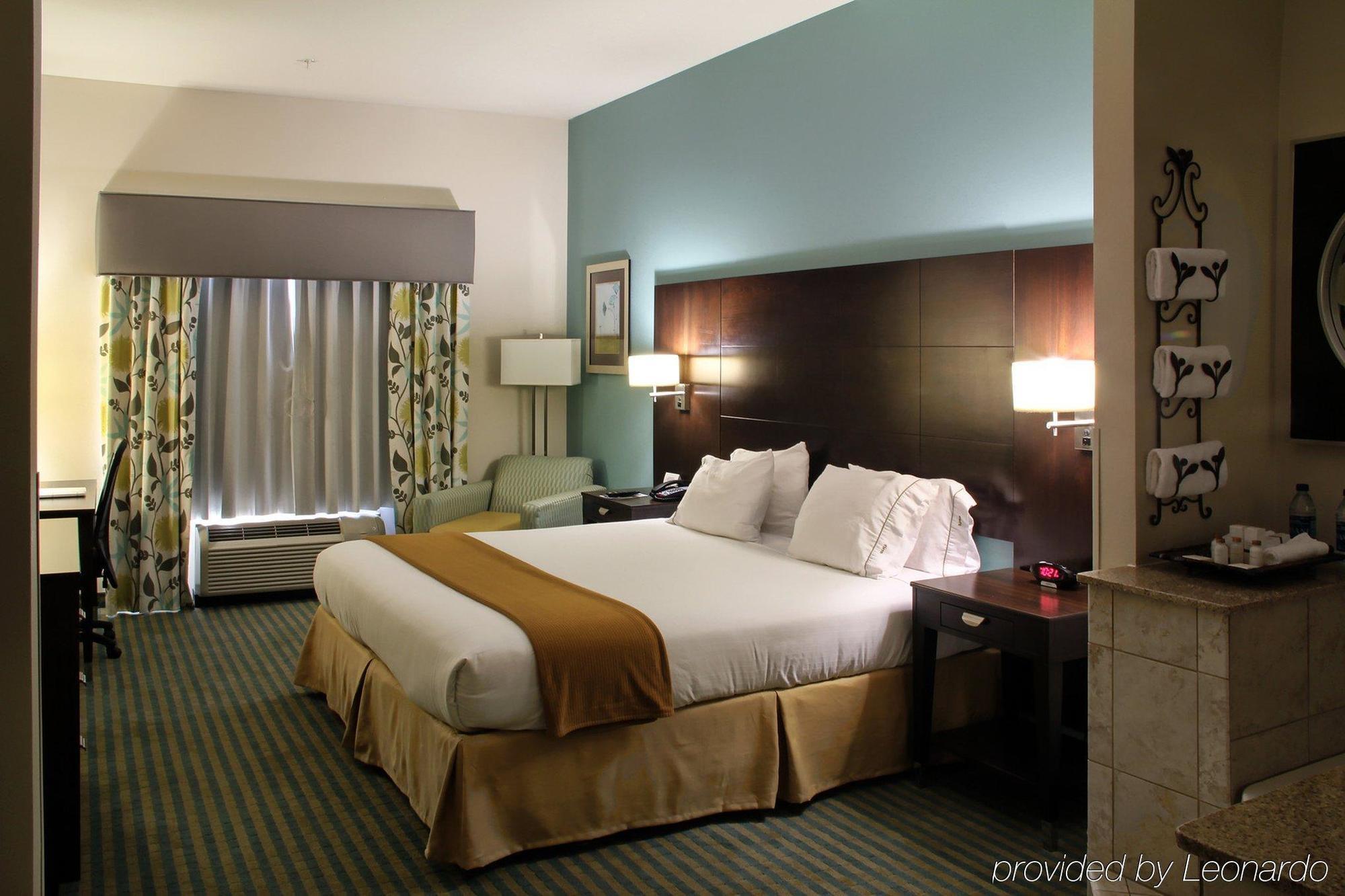 Holiday Inn Express Hotel & Suites Picayune By Ihg Exterior photo